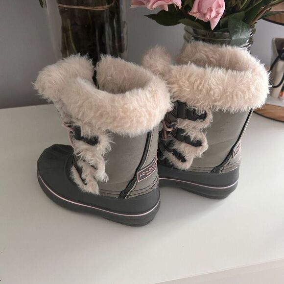 London Fog Baby Girls' Gray and pink Winter Boots waterproof snow boots Size-6 - Picture 2 of 5